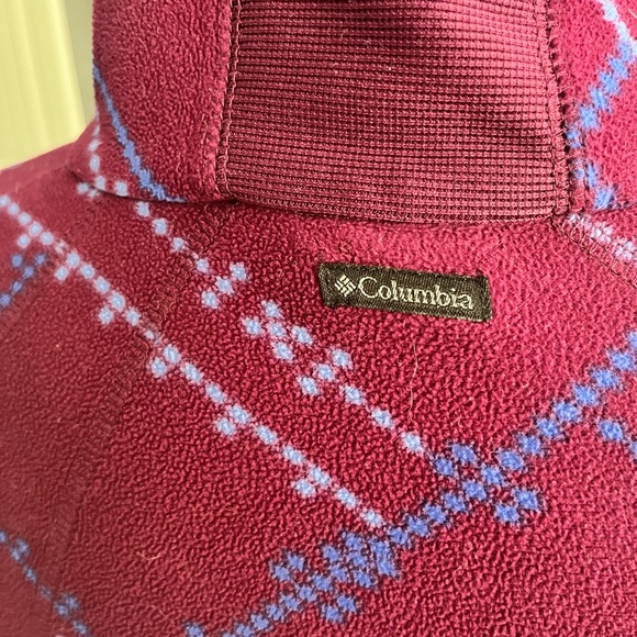Unique 1/2 Zip Columbia Light Sweater - Picture 2 of 6